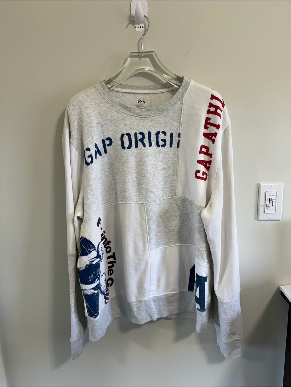 Rare GAP Athletic Men's Grey & White Graphic Crewneck Sweatshirt XL